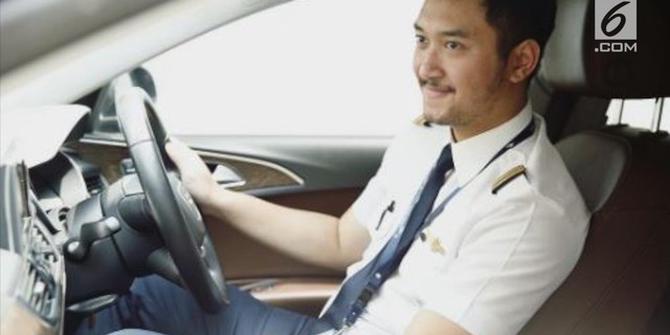VIDEO: Sosok Pilot Ganteng Mantan Pacar Kahiyang Ayu