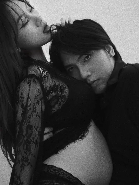 Triarona mengaku melahirkan lebih cepat dari HPL tanggal 18. Pada tanggal 11 November bangun tidur pagi sudah merasakan mulas. Tak sering hilang dan muncul. Ia pun lantas ke rumah sakit  siang dan pas di cek pembukaan 1.  [Instagram/triarona]