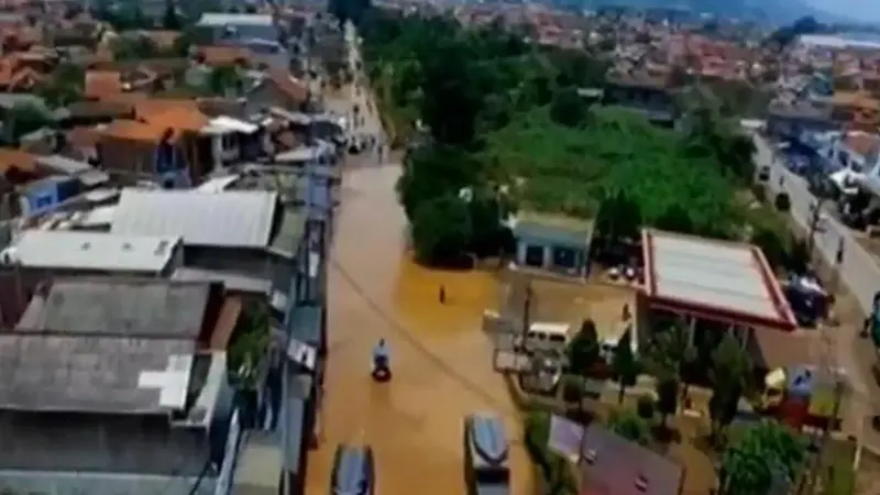 Segmen 2: Banjir di Bandung hingga Puluhan Satpol PP Pingsan