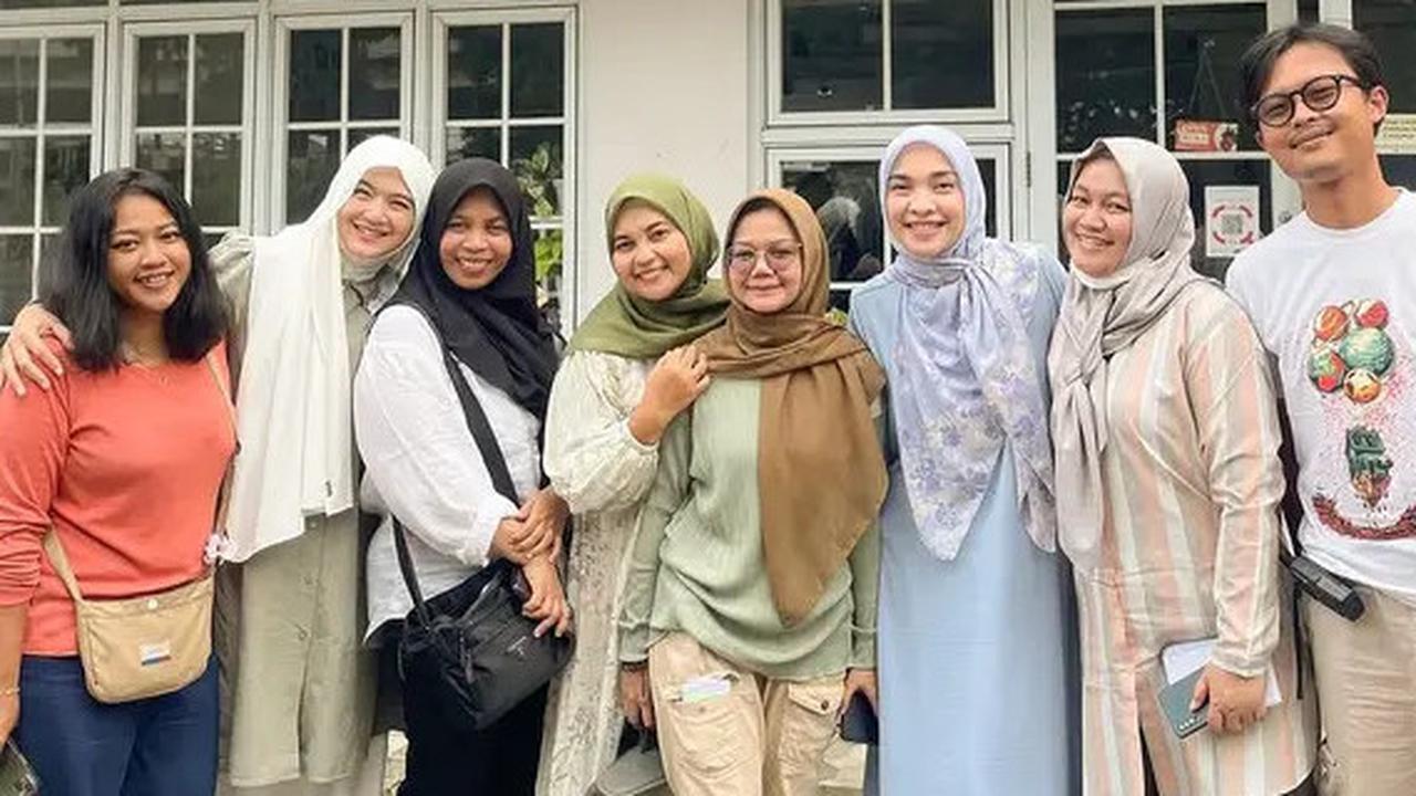 6 Potret Nostalgia Tika Bravani Bareng Pemain 'Lorong Waktu', Dulu Cuma Nonton di TV Sekarang Terlibat Langsung Jadi Aktornya
