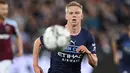 Oleksandr Zinchenko. Bek kiri berusia 25 tahun ini kini sedang menjalani musim ke-6 bersama Manchester City di Liga Inggris. Pemilik 48 caps bersama Timnas Ukraina ini telah tampil dalam 115 laga di semua ajang kompetisi dengan torehan 2 gol dan 9 assist. (AFP/Glyn Kirk)
