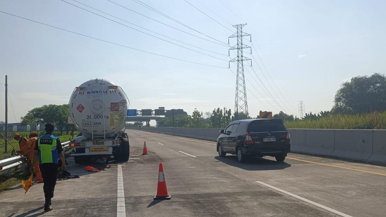 Tiga Kendaraan Terlibat Kecelakaan di Tol Solo-Ngawi