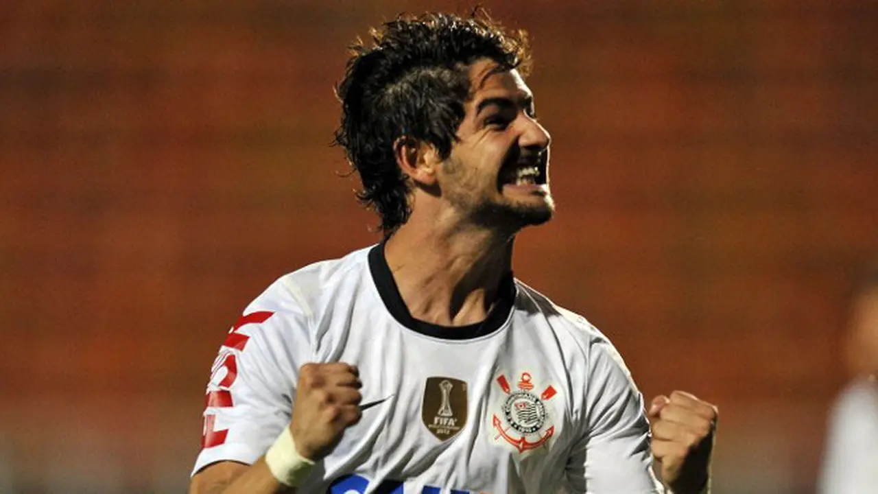 alexandre-pato-131108b.jpg
