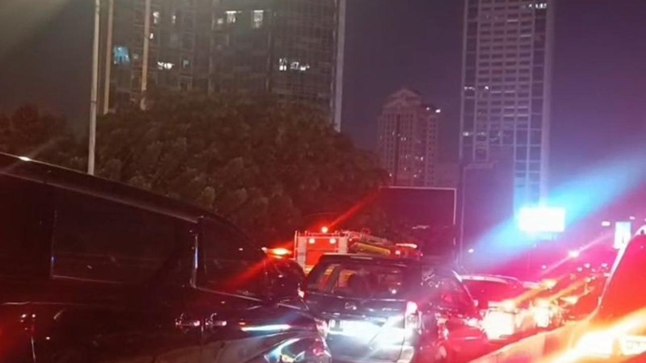Bus Mogok di Tanjakan Slipi Jakarta Bikin Macet Parah, Semanggi Terkunci!