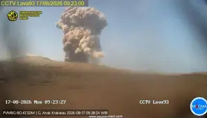 Anak Krakatau Delapan Kali Erupsi Saat 17 Agustus