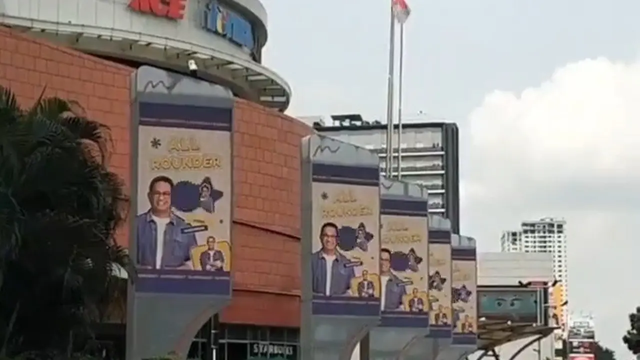 Reklame dalam bentuk videotron calon presiden (capres) nomor urut satu Anies Baswedan yang terpampang di papan iklan pusat perbelanjaan Mal Grand Metropolitan, Bekasi. (Liputan6.com/Winda Nelfira)