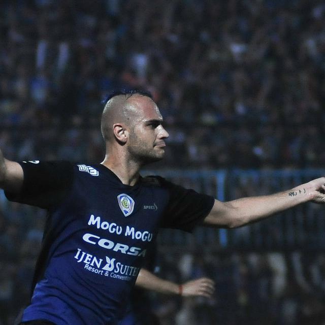 Bek Spanyol Arema Sepak Bola Indonesia Sedikit Kotor Bola Liputan6 Com