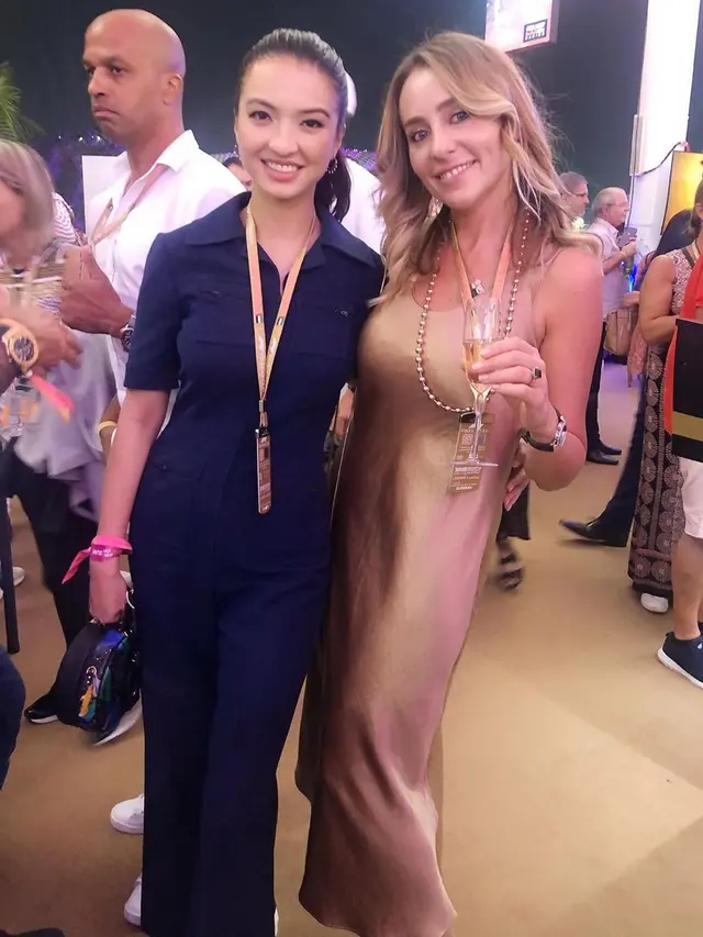 Gaya Raline Shah di Sirkuit Balap Abu Dhabi (sumber: instagram/ralineshah)