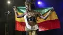 Miss Ghana, Rebecca Asamoah berpose dengan kostum tradisional saat Miss Africa Continent di Johannesburg, Afsel, 30 April 2016. Kontes kecantikan pertama di Afrika ini merupakan gagasan produser film Neo Mashishi asal Afrika Selatan. (JOHN Wessels/AFP)