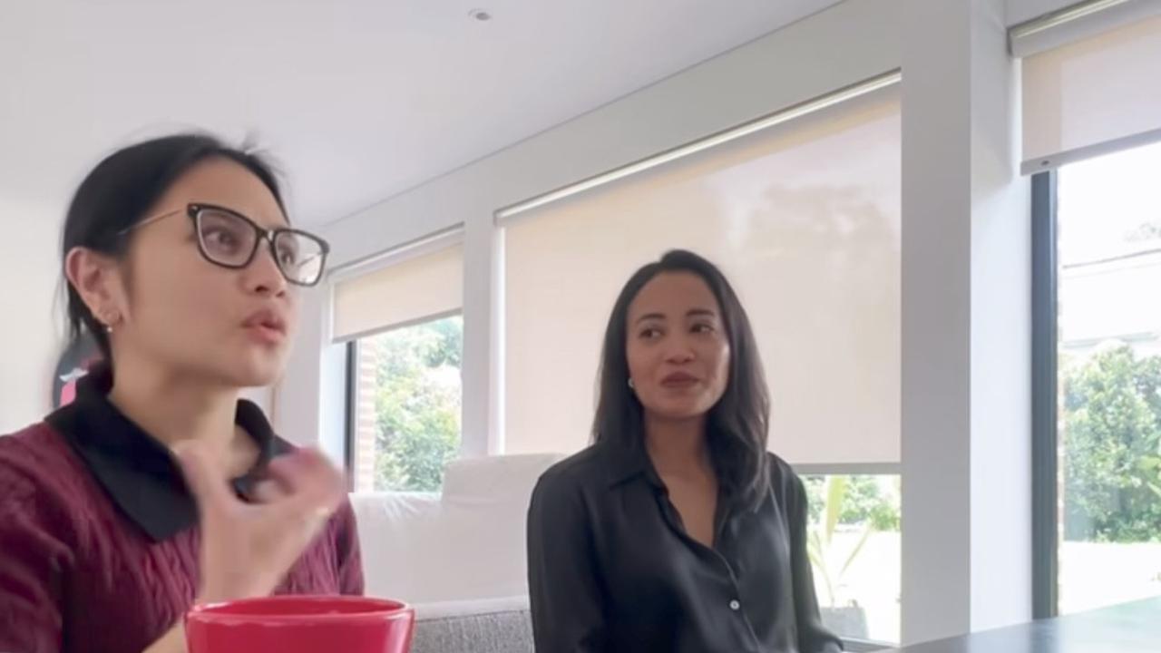 Selalu Punya Gebrakan Baru, Potret Prilly Latuconsina Belajar Bahasa Isyarat Usai Resmikan Bisnis Yacht Mewah
