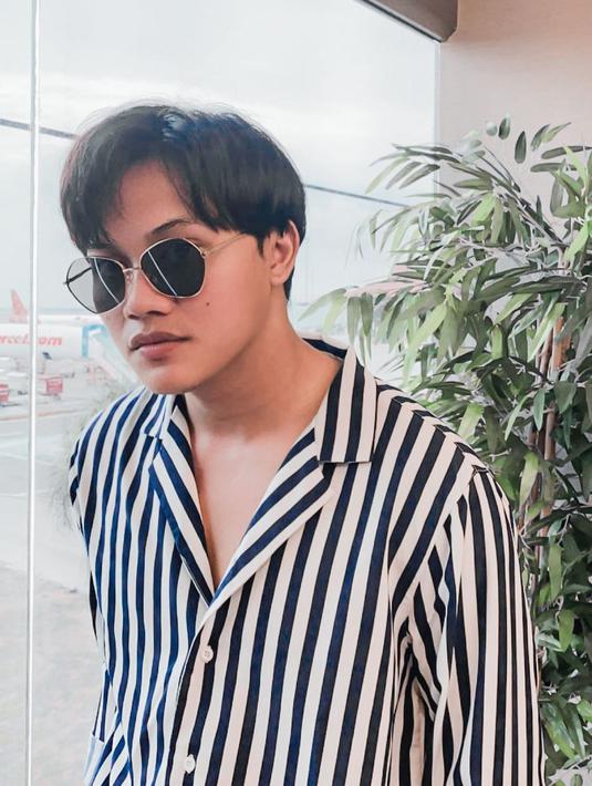  Rizky  Febian Dinobatkan Sebagai Artis Asia Terbaik dari 
