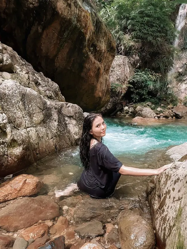 Hobi Travelling, Ini 7 Potret Seru Afifah Ifah'nda Jalani Liburan