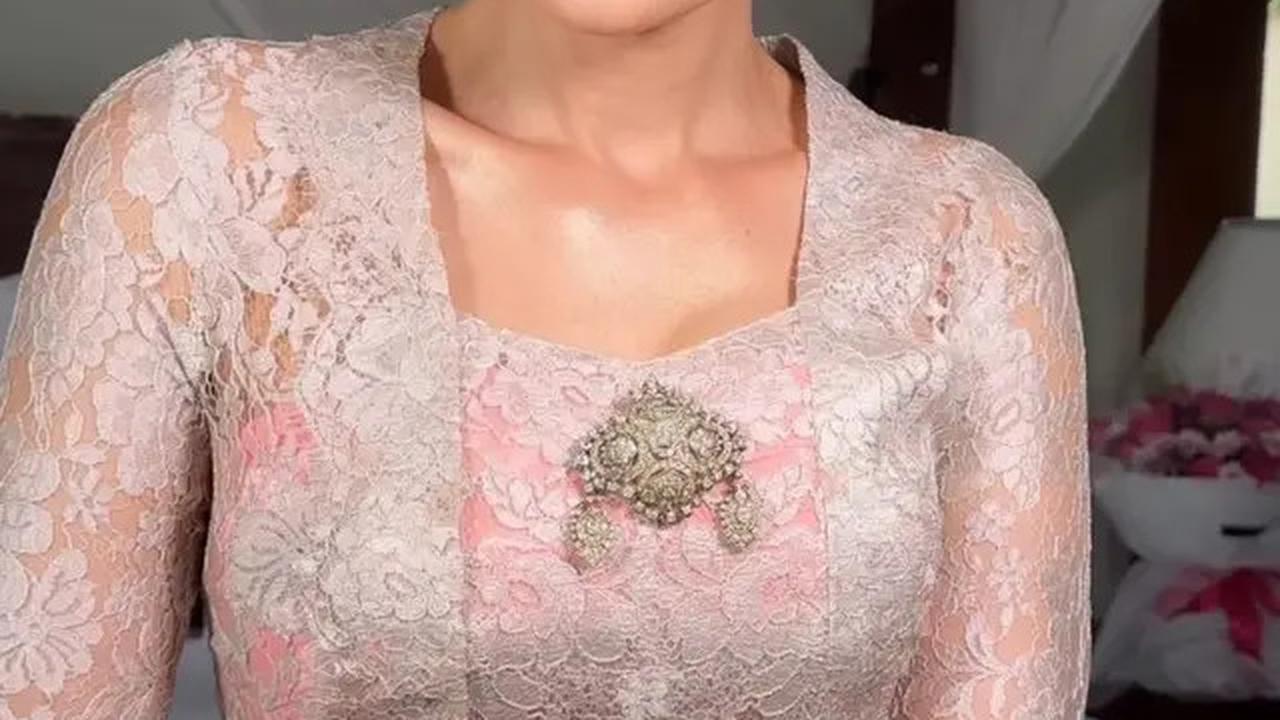 Potret Anggunnya Luna Maya Kenakan Paes Jawa Jelang Pernikahan, Aura Bahagia Terpancar
