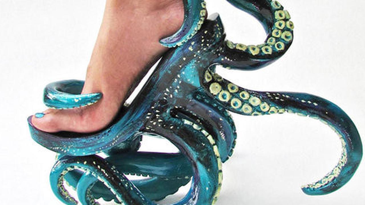 Yuk, intip desain sepatu anti-mainstream perancang favorit Lady Gaga