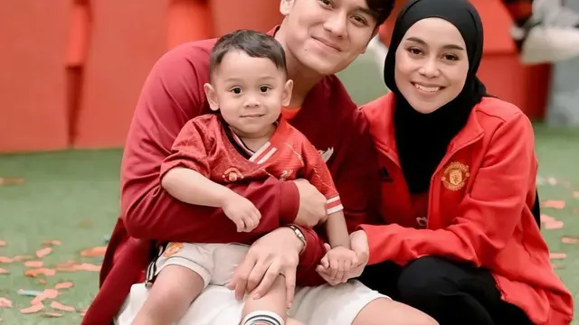 Potret Lesti Kejora dan Rizky Billar Bersama Baby L (Instagram/@lestikejora)