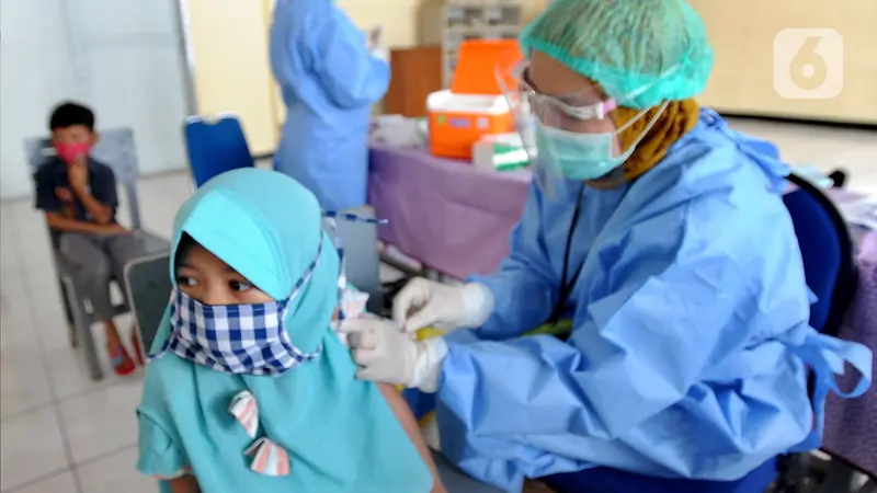 Pemberian Imunisasi untuk Anak Sekolah di Kota Depok