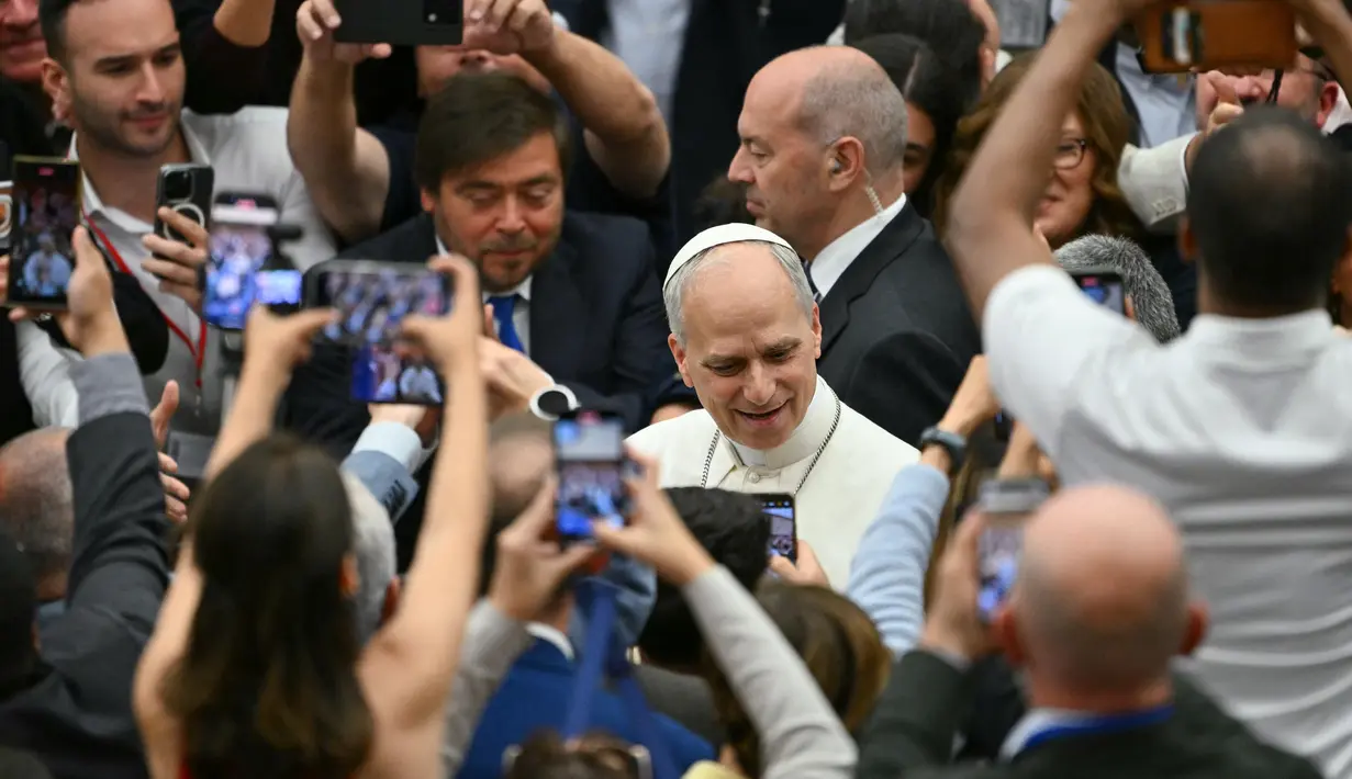 Paus Leo XIV menekankan kekuatan kata-kata untuk kebaikan. (Alberto PIZZOLI/AFP)