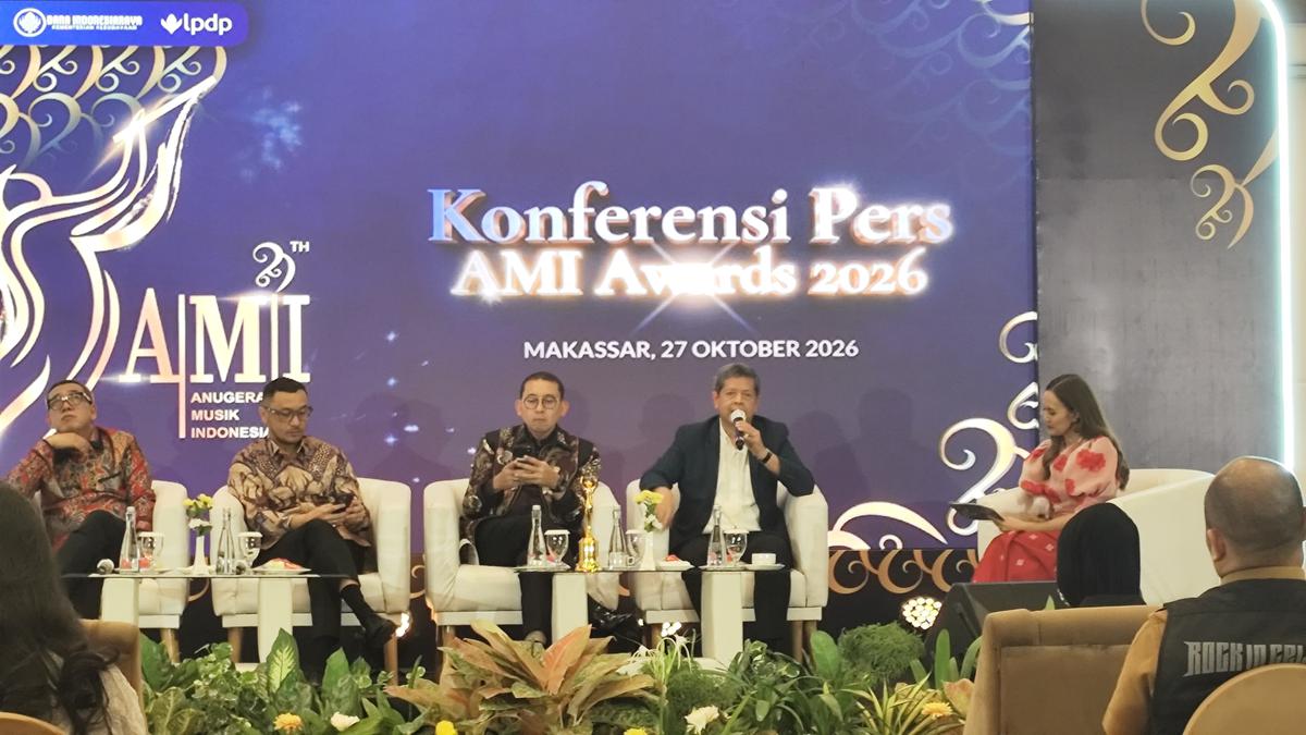 Menteri Kebudayaan Fadli Zon bersama Wamen Kebudayaan Giring Ganesha saat jumpa pers AMI Award di Makassar. (merdeka.com/ihwan fajar).