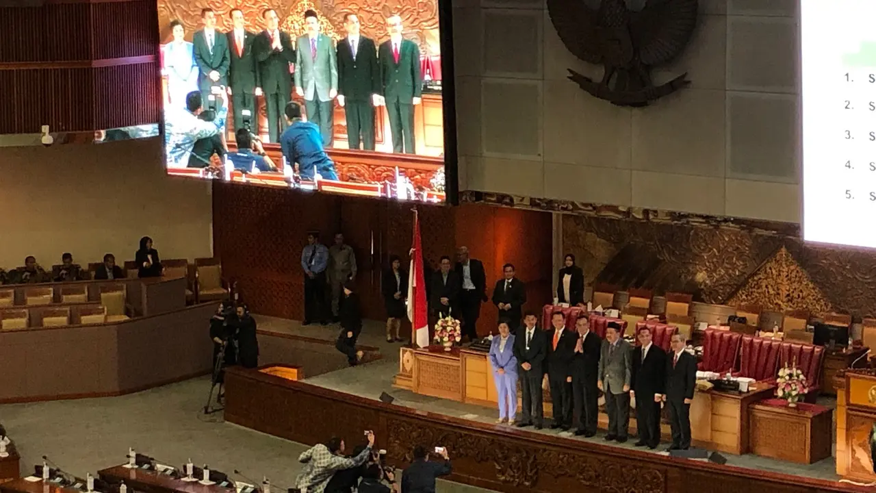 DPR Sahkan lima pimpinan DPR baru. (Liputan6.com/Delvira Hutabarat)