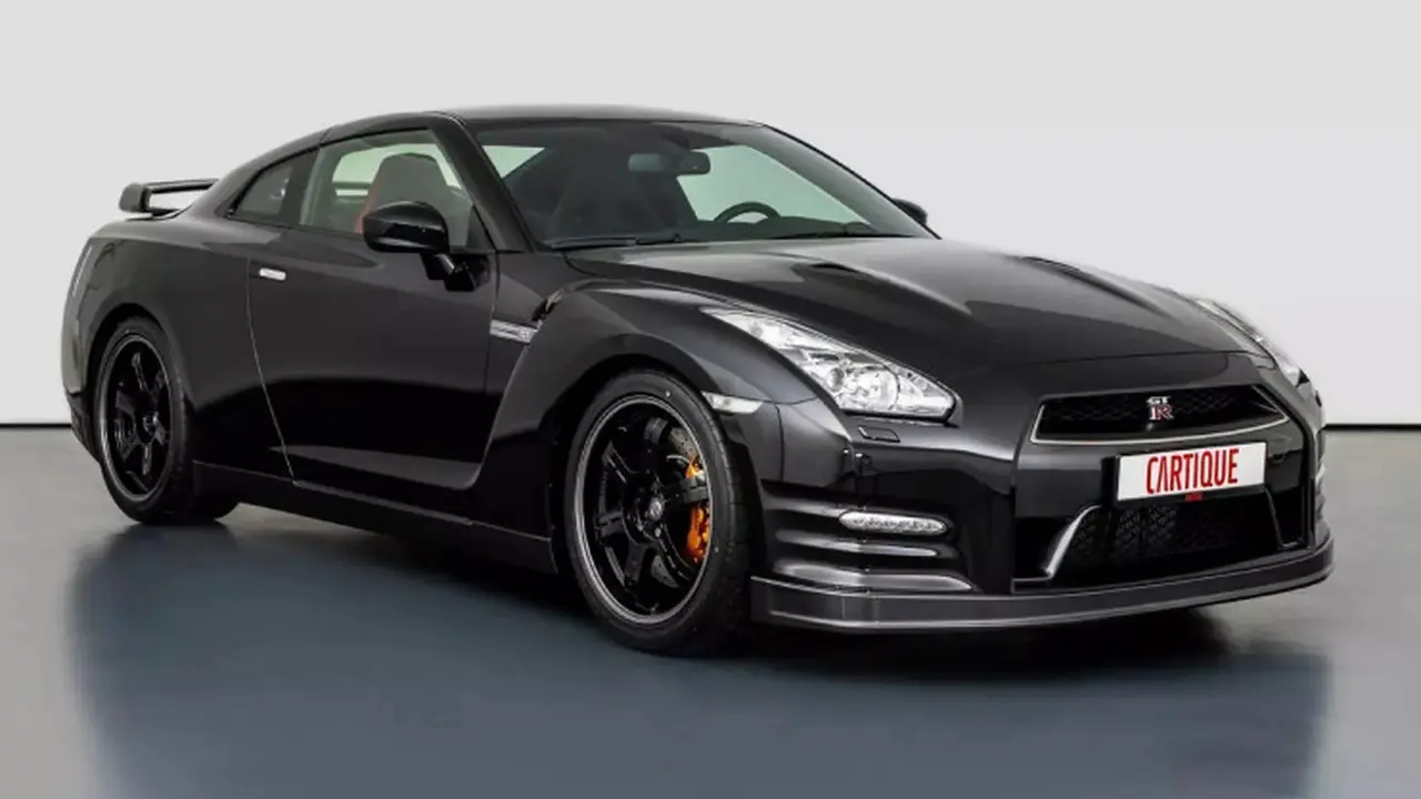 Nissan GT-R R35 Black Edition milik Sebastian Vettel dijual