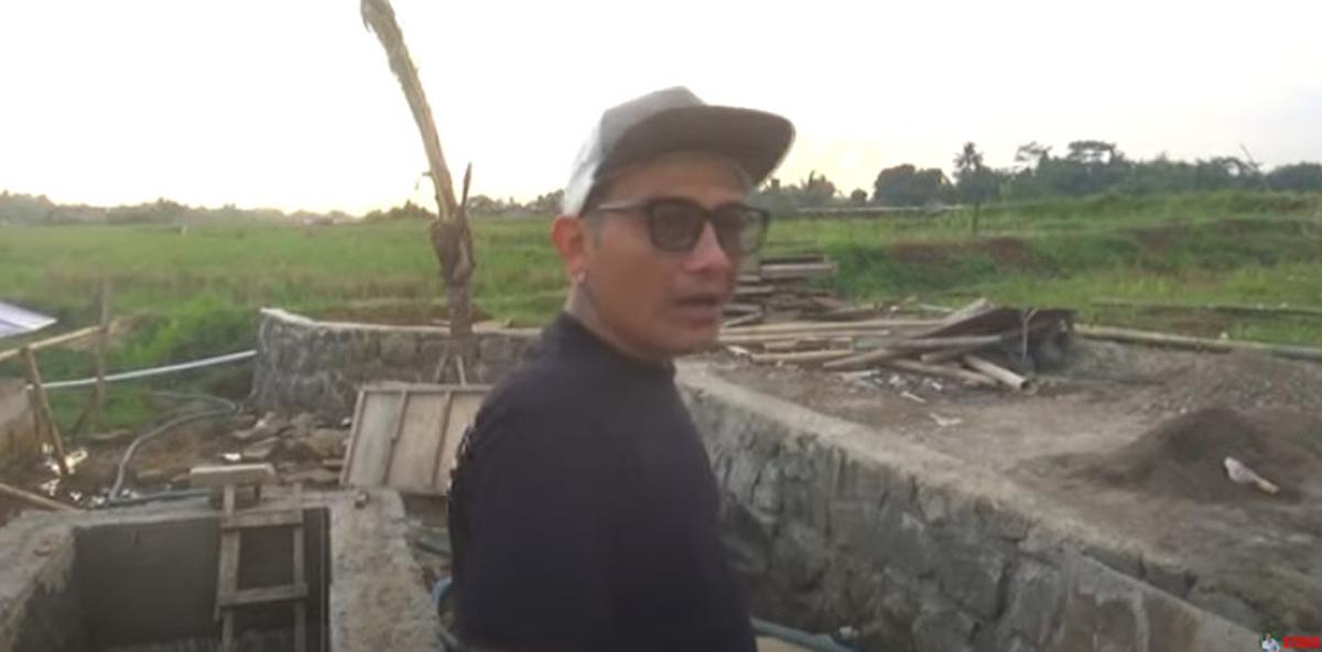 Dikenal Tajir Melintir, Kades Hoho yang Tubuhnya Bertato Sedang Bangun Cafe dan Kolam Renang Buat Anak-anak Muda
