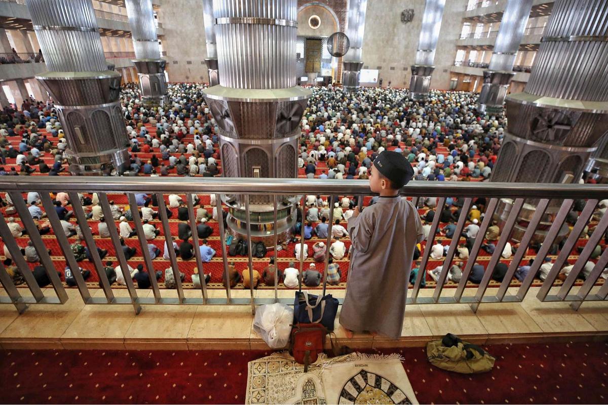 Salat Jumat pertama Ramadan 1446 Hijriah di Masjid Istiqlal