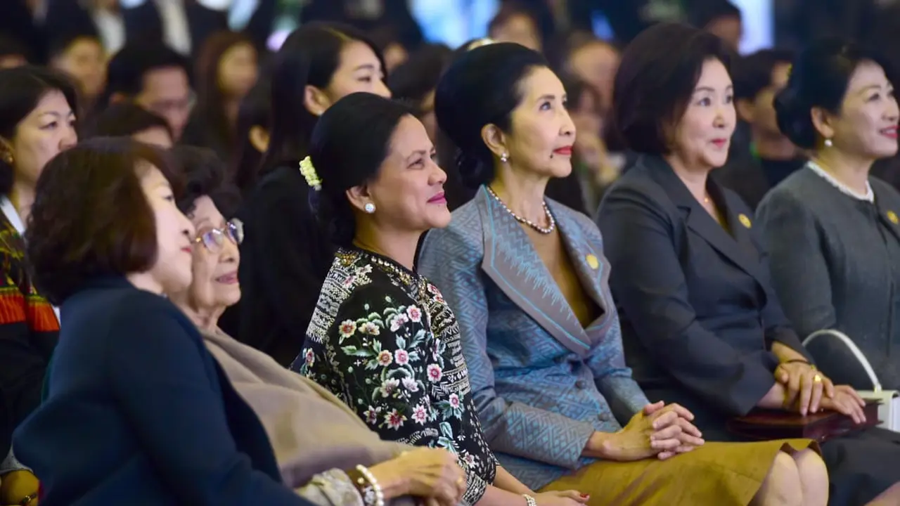 Iriana Jokowi Tampil Bersanggul Saat Hadiri K-Beauty Festival di Busan