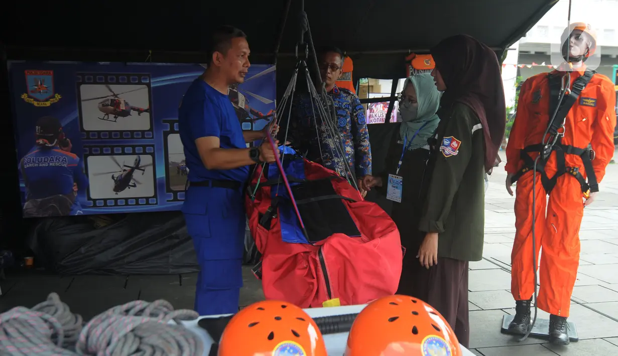 Selain simulasi dan mitigasi bencana, BNPB juga memamerkan sejumlah peralatan serta teknologi dalam upaya mitigasi bencana. (merdeka.com/Imam Buhori)