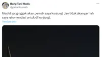 Tangkapan layar keluhan pengguna X @petanirumah saat salat di Masjid Al Jabbar, Bandung. (dok. X @petanirumah)