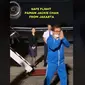 Sikap Jackie Chan Saat Pulang Naik Jet Pribadi Usai Kunjungan Singkat di Indonesia Banjir Pujian.&nbsp; foto: TikTok @supflyaviation