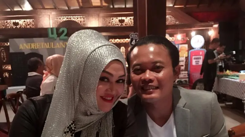 Sule dan istri