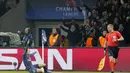 Pemain PSG, Julian Draxler merayakan golnya ke gawang Barcelona pada laga 16 besar Liga Champions di Parc des Princes stadium, Paris, (14/2/2017). (AP/Michel Euler)
