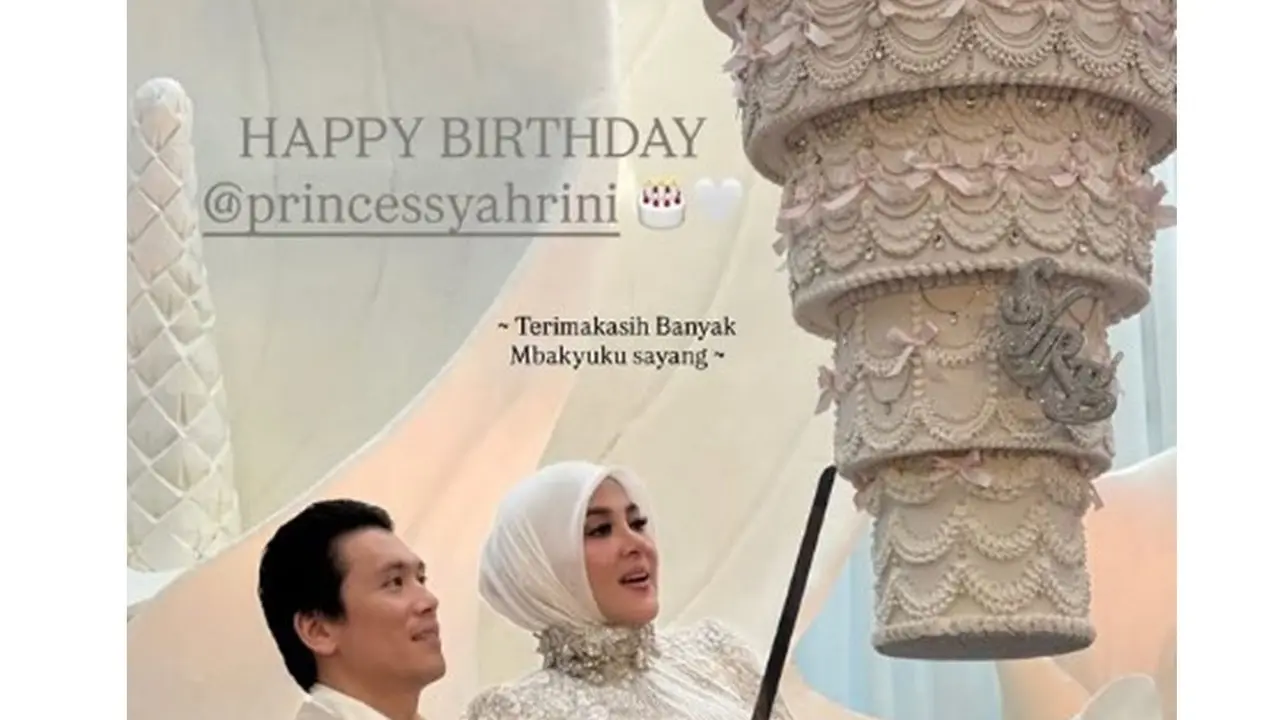 6 Potret Dekorasi Artistik Ultah Syahrini, Elegan dengan Kue Digantung Terbalik