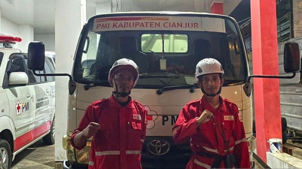 PMI Cianjur Kirim Relawan dan Truk Tangki Air Bersih untuk Korban Bencana di Sumatra