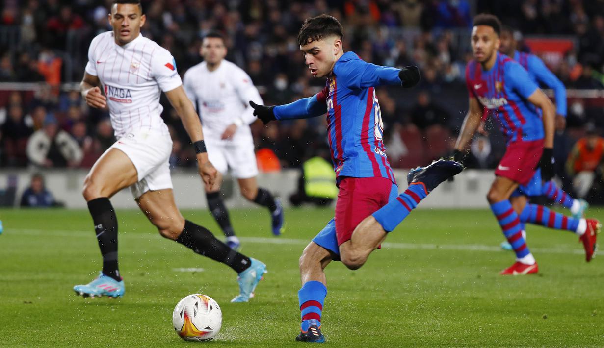 Selain itu, Los Cules juga melepaskan 19 tembakan yang enam di antaranya mengarah ke gawang. Adapun Sevilla memperoleh tiga peluang bagus dari delapan kesempatan. (AP/Joan Monfort)