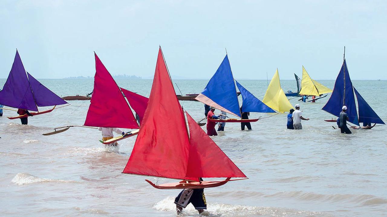 <b>Bermain Perahu Jong</b>