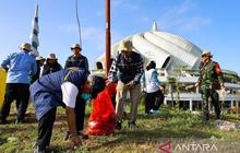 Aksi Bersih-bersih: 300 Pejuang Lingkungan IKN Kumpulkan 330 Kg Sampah di Masjid Negara