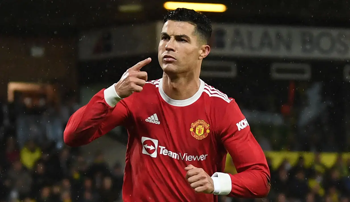 Cristiano Ronaldo bisa dibilang sebagai pemain terbaik sepanjang masa. Meski telah berumur 37 tahun, ia masih mampu tampil menawan pada tahun ini. Berikut 5 momen terbaik Cristiano Ronaldo di tahun 2021. (AFP/Daniel Leal)
