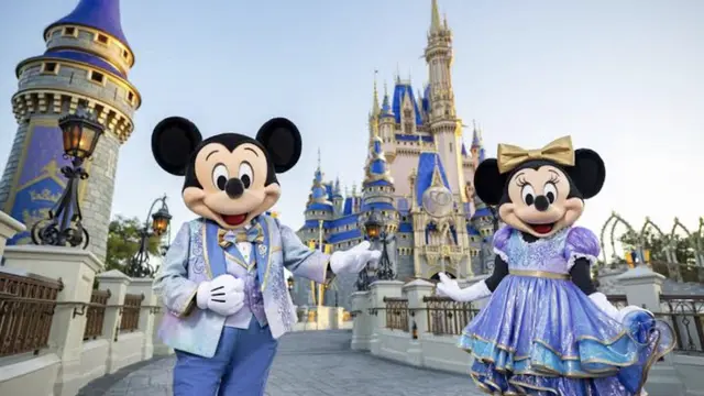 Disneyland Hong Kong dan Disneyland Paris