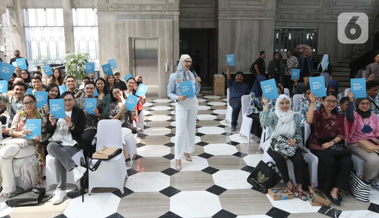 Angkie juga turut menyertakan penyandang disabilitas pada peluncuran buku ini. (Liputan6.com/Herman Zakharia)