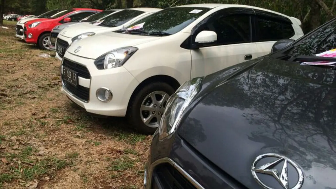 Ratusan Daihatsu Ayla Geruduk Cibubur, Ada Apa? 