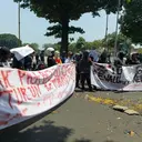 Puncak Kekecewaan, Ratusan Orang Lempar Telur ke Kantor Bupati Tuban