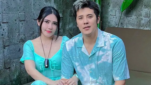 Via Vallen dan Chevra (Foto: instagram.com/viavallen)