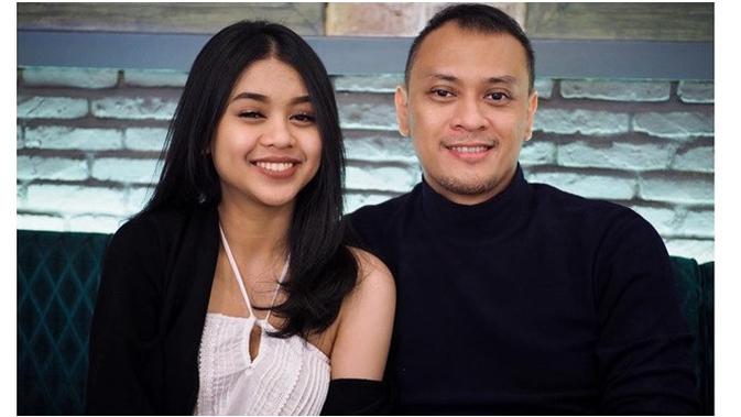 Jarang Terekspos, Ini 6 Potret Kebersamaan Andra Dewa 19 dan Putri Sulungnya - Vimarsana News