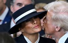FOTO: Gagal Romantis, Ini Momen Donald Trump Mau Cium Istri tapi Terhalang Topi saat Pelantikan