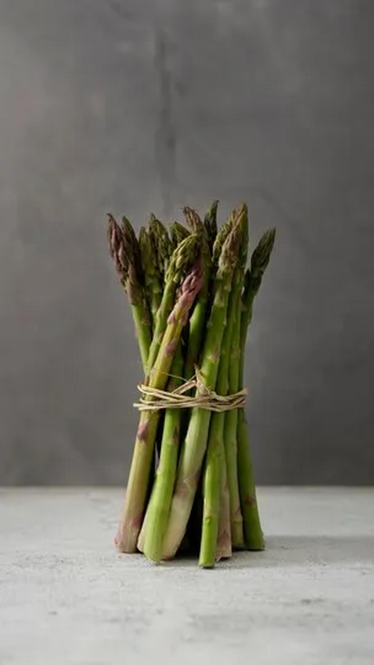 8. Asparagus: Rasa Lezat dengan Manfaat Luar Biasa untuk Otak