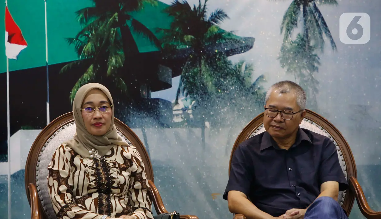 Wakil Ketua Komisi IV DPR RI F-PKB Anggia Erma Rini dan Direktur Riset Center of Reform on Economics (CORE) Indonesia, Piter Abdullah dalam diskusi demokrasi dengan topik "Subsidi Minyak Goreng, Kinerja Badan Pengelola Dana Perkebunan Kelapa Sawit (BPDPKS) Dipertanyakan" di gedung DPR/MPR, Jakarta, Rabu (25/5/2022). Diskusi menyoroti mengenai anggaran pagu yang dipaparkan oleh BPDPKS. (Liputan6.com/Angga Yuniar)