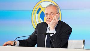 Presiden Real Madrid, Florentino Perez dalam konferensi pers di Madrid, 13 Mei 2026. (AP Photo/Bernat Armangue)