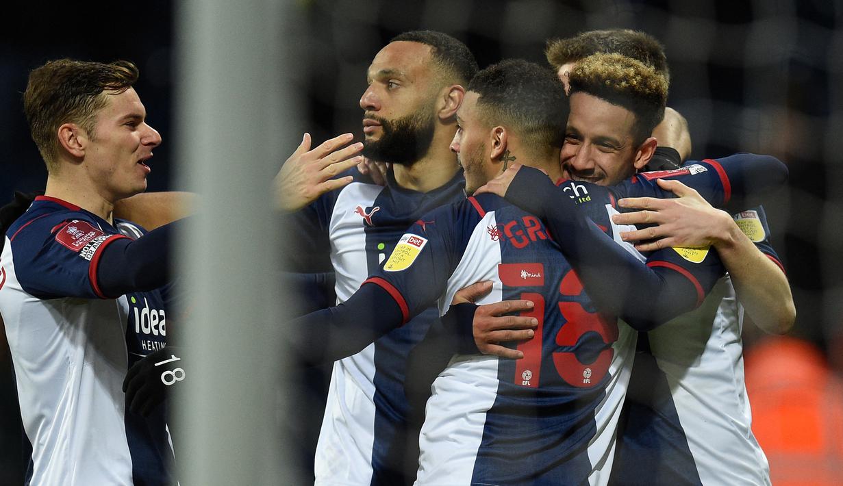 West Bromwich Albion. Pada akhir musim 2021/2022 West Bromwich Albion (WBA) menempati posisi ke-10 di klasemen akhir EFL Championship dan tetap bermain di kompetisi yang sama pada musim 2022/2023. Terakhir kali WBA bermain di Premier League adalah pada musim 2020/2021 dan akhirnya terdegradasi setelah mengakhiri musim dengan menempati posisi ke-19. Dalam sejarah sepak bola Inggris, WBA pernah 1 kali menjuarai Liga Inggris sebelum era Premier League, yaitu pada musim 1919/1920. (AFP/Oli Scraff)