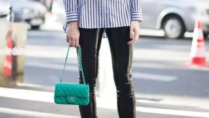 Hanya Pakai Kaus Bisa Tambah Stylish? Tiru dari Artis Dunia Ini